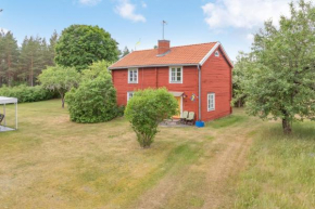 Cozy cottage with proximity to lake with jetty in Vimmerby